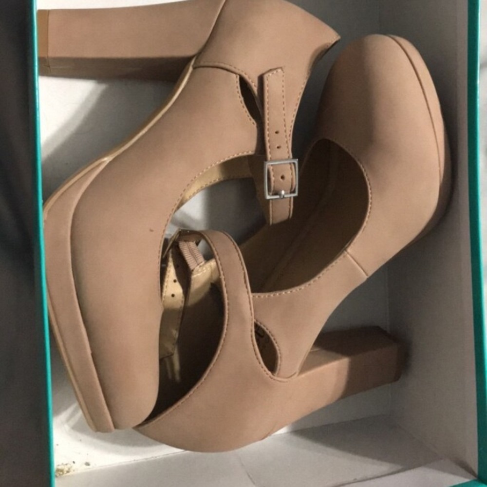 y•not womens beige heels